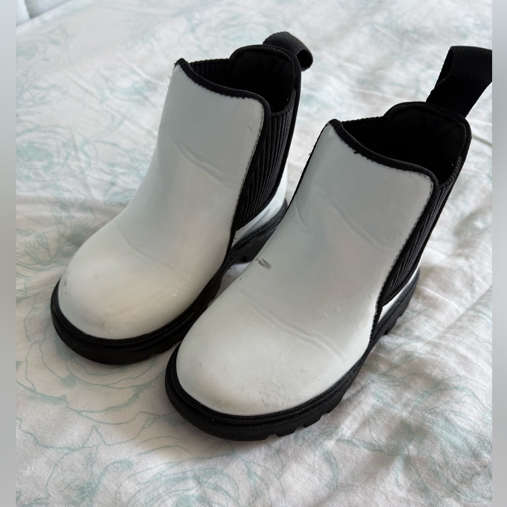 Native Kids Boots in Black and White